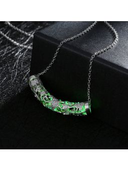 Collier Classique en Forme de Lune à la Pierre Verte Claire Fluorescent - Plaqué Argent