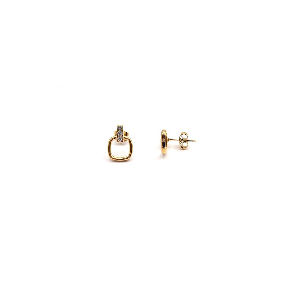 Boucles d’Oreilles en Acier Inoxydable Doré avec Carré Ajouré et Zircons – Élégance et Modernité