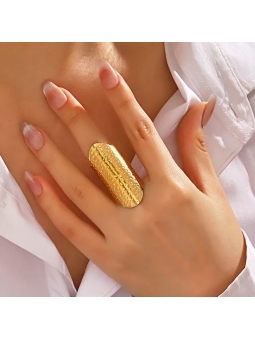 Bague Large Géométrique en Acier Inoxydable Doré avec Texture Martelée