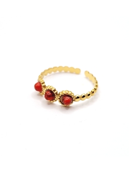 Bague ajustable dorée avec trois pierres rouges