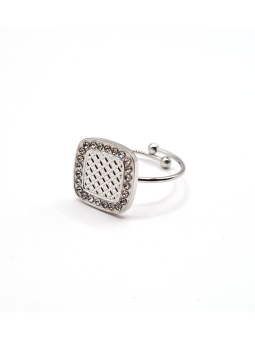 Bague carrée argentée sertie de strass - design éclatant