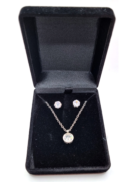 Parure Élégance Cristalline en Acier Inoxydable Argenté – Collier et Boucles d’Oreilles en Zircon