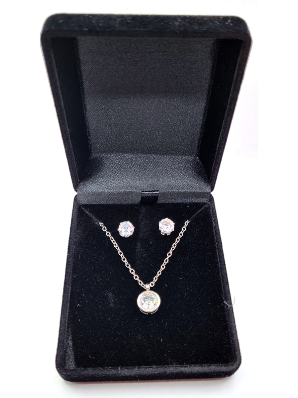 Parure Élégance Cristalline en Acier Inoxydable Argenté – Collier et Boucles d’Oreilles en Zircon