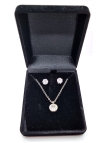 Parure Élégance Cristalline en Acier Inoxydable Argenté – Collier et Boucles d’Oreilles en Zircon