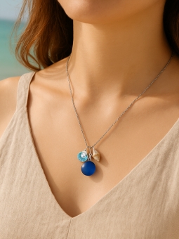 Collier marin argenté – Verre de mer bleu, coquillage & perle nacrée