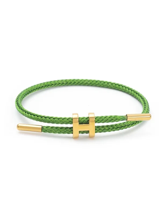 Bracelet Ajustable Vert & Lettre H Dorée – Fraîcheur élégante et style vibrant