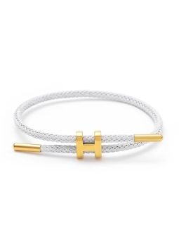 Bracelet Ajustable Blanc & Lettre H Dorée – Pureté et raffinement au poignet