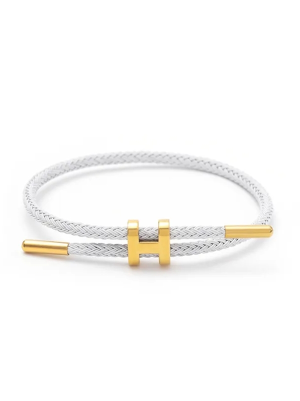 Bracelet Ajustable Blanc & Lettre H Dorée – Pureté et raffinement au poignet