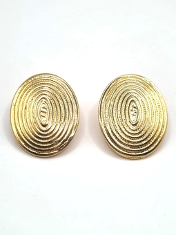 Boucles d’Oreilles Ovales Dorées à Relief Concentrique – Graphisme et Élégance