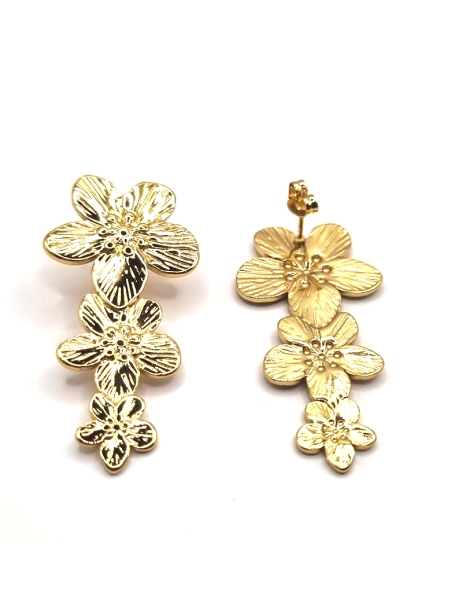 Boucles d’Oreilles Dorées à Fleurs Superposées – Féminité en Fleurs