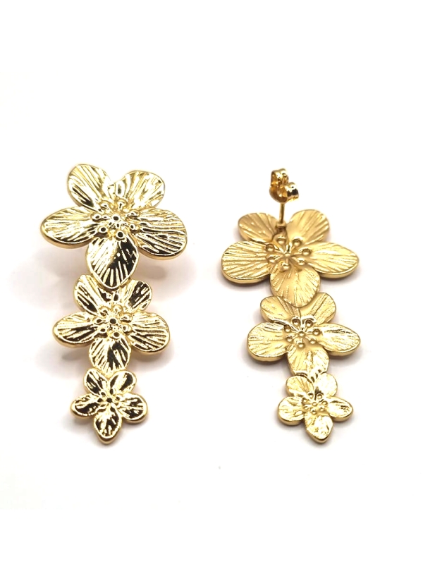 Boucles d’Oreilles Dorées à Fleurs Superposées – Féminité en Fleurs