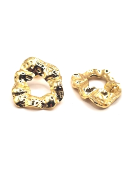 Boucles d’Oreilles Dorées Forme Organique Martelée – Style Brut et Moderne