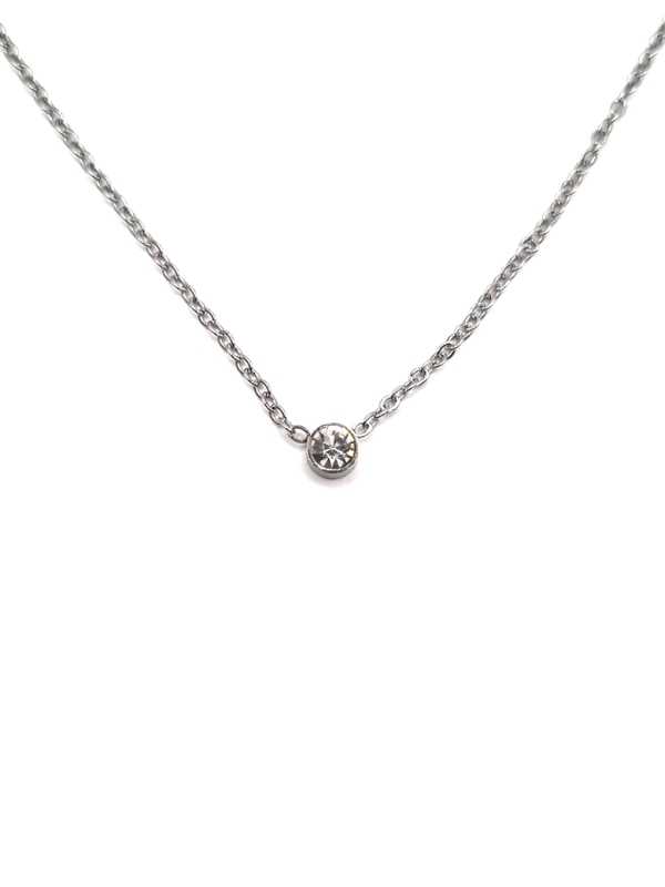 Collier Solitaire Argenté en Acier Inoxydable – Élégance Minimaliste