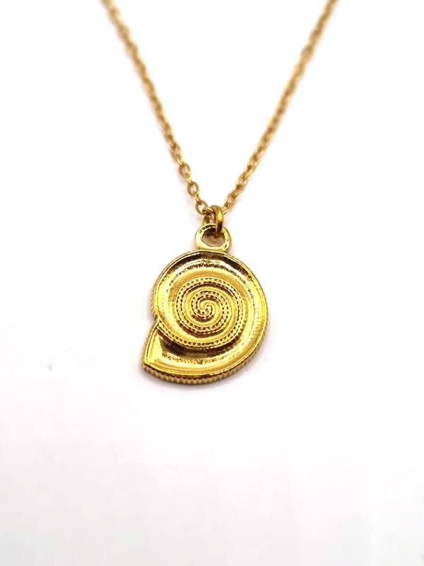 Collier Enfant Coquillage Spirale Doré – Bijou Original en Acier Inoxydable