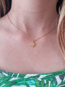 Collier Enfant Soleil Doré – Bijou Lumineux en Acier Inoxydable