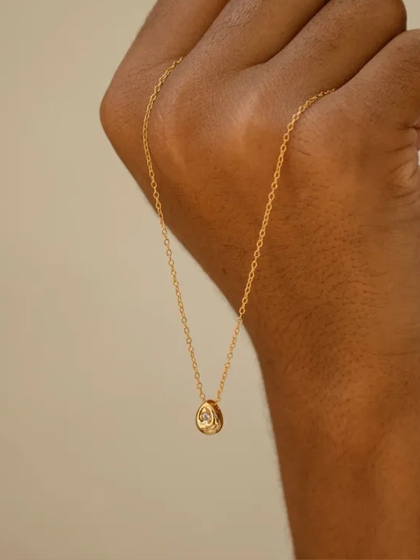 Collier Goutte Dorée & Zirconium – Élégance Discrète en Acier Inoxydable