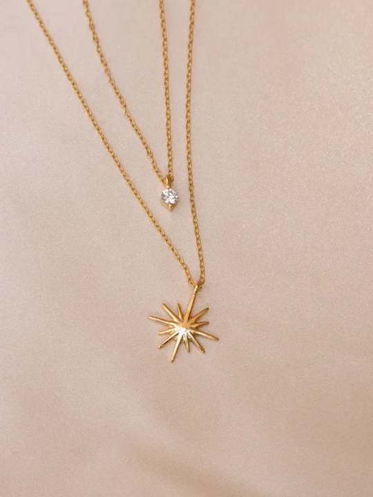 Collier Double Chaîne Étoile & Zircon – Lumière Dorée en Acier Inoxydable