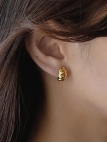 Boucles d’Oreilles Torsadées Dorées – Élégance Sculptée en Acier Inoxydable