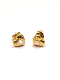 Boucles d’Oreilles Cœur Doré Texturé avec Nacre Blanche – Délicate et Intemporelle