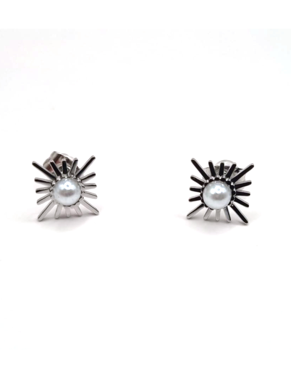 Boucles d’Oreilles Soleil & Perle Argentées en Acier Inoxydable – Lumière Subtile