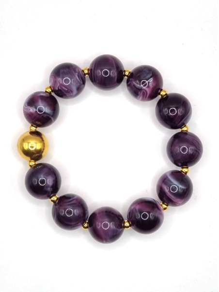 Bracelet Perles Violettes Marbrées 15 mm avec Perle Dorée – Mystère & Raffinement