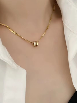 Collier Doré en Acier Inoxydable – Double Chaîne & Anneaux Entrelacés