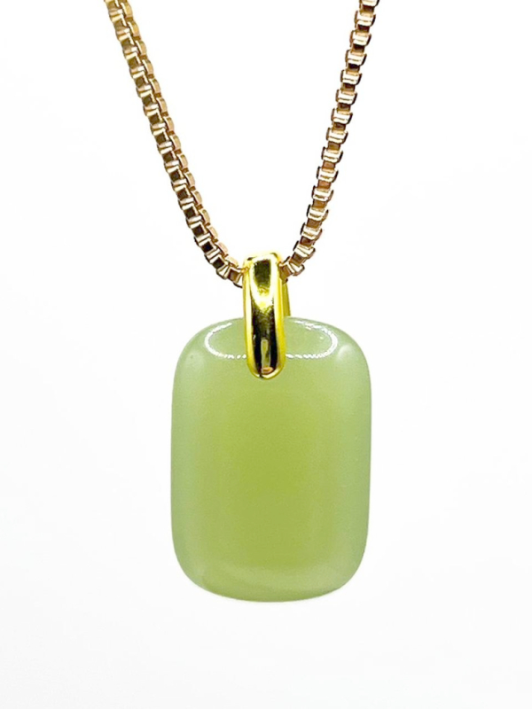 Collier Doré en Acier Inoxydable – Pendentif Vert Laiton Lisse