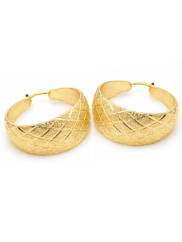 Boucles d’Oreilles Créoles Bombées Texturées Plaqué Or 18K – Effet Croisé Sculpté
