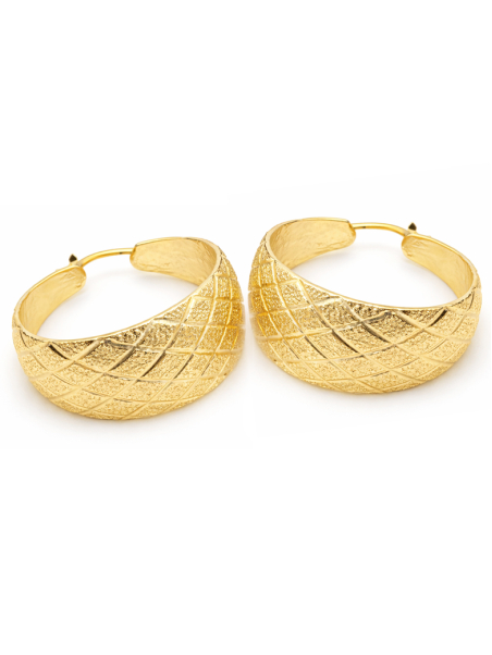 Boucles d’Oreilles Créoles Bombées Texturées Plaqué Or 18K – Effet Croisé Sculpté