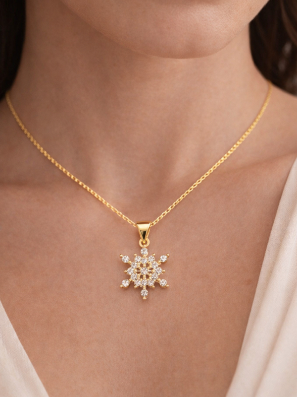 Collier Flocon Zircon Plaqué Or 18K – Chaîne 45 cm et Pendentif 20 mm