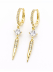 Boucles d’Oreilles Pendantes Pointe & Zircon Dorées Plaqué Or 18K – Hauteur 40 mm