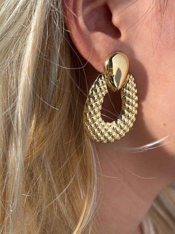 Boucles d'Oreilles Goutte Texturée en Acier Inoxydable Doré – Élégance Vintage Chic